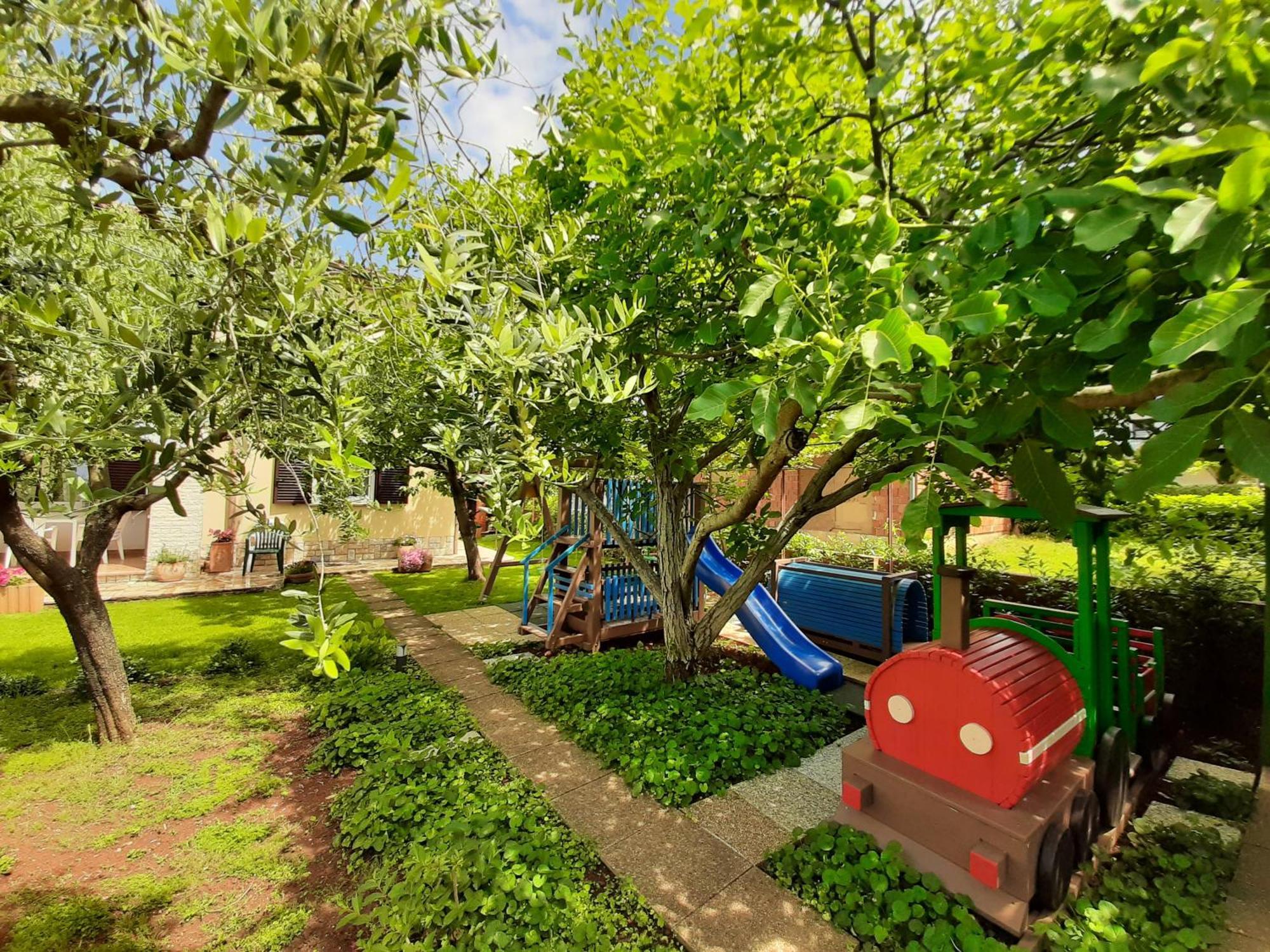 Apartments Mirella Novigrad  Ngoại thất bức ảnh