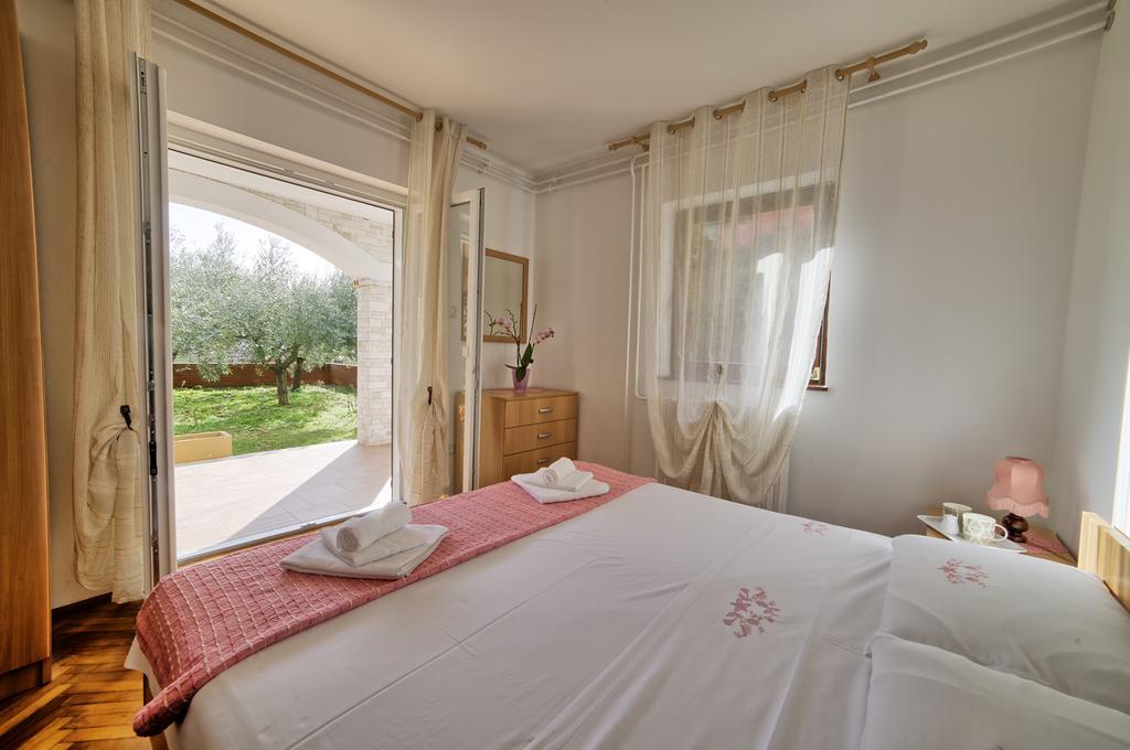 Apartments Mirella Novigrad  Ngoại thất bức ảnh